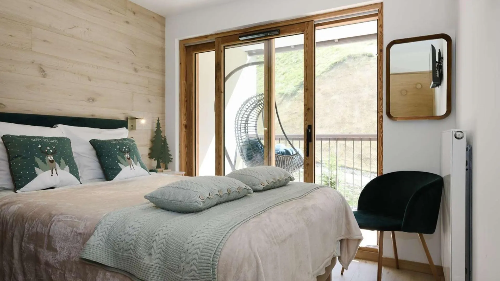 Apartment Courchevel 1650 - Apt 6 Pers, 3 Ch, Skis Aux Pieds, Parking, Wifi - Fr-1-631-174